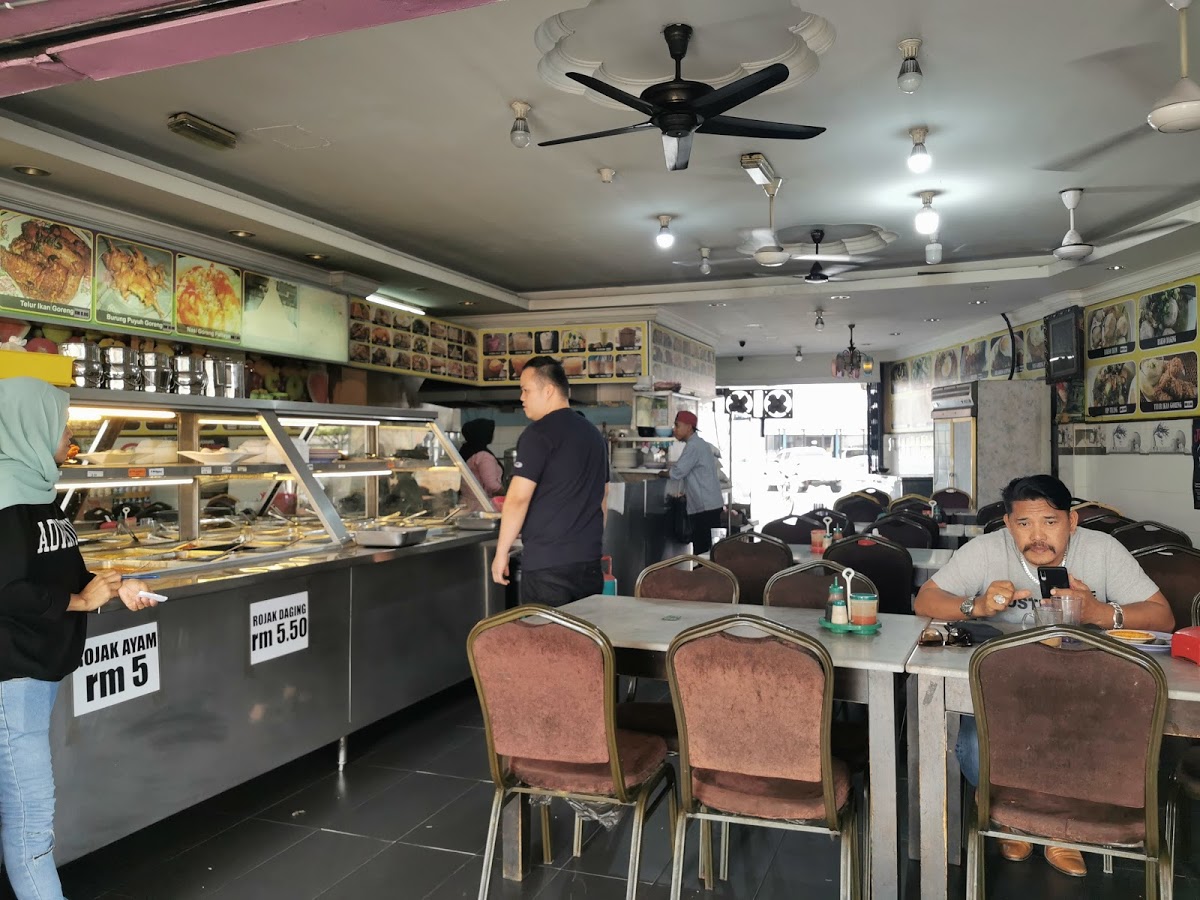 Photo of Kolombong Fish Head Curry & Cafe - Kota Kinabalu, Sabah, Malaysia